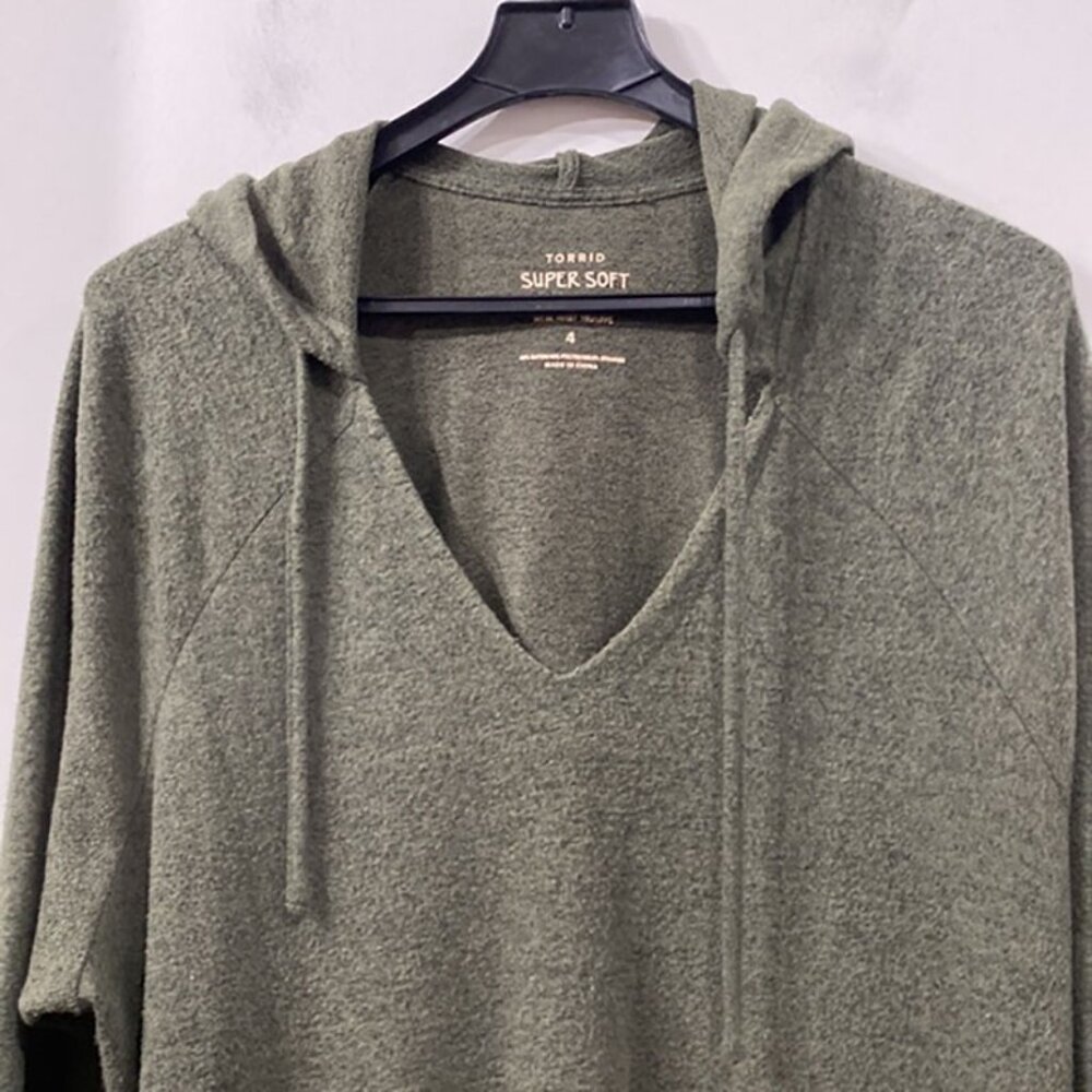 Torrid Super Soft Plush Hooded Long Sleeve Ruffle Top in Headered Green size 4X - Picture 2 of 11
